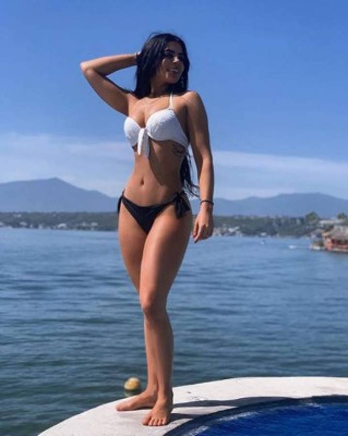 ¡Infartante! La cantante mexicana Marian Santos y sus ardientes vacaciones en Roatán