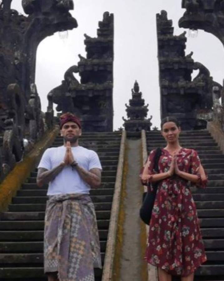 Cena romántica, gratos momentos y fotografías curiosas: El viaje de Dani Alves y Joana Sanz por Indonesia