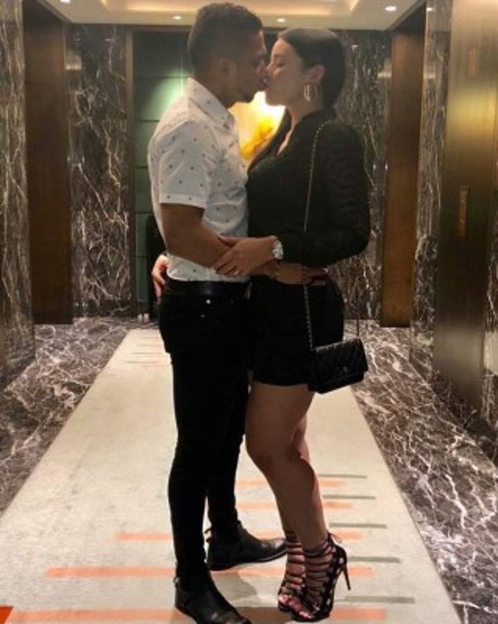 Las espectaculares vacaciones de Emilio Izaguirre y su linda esposa en Dubai