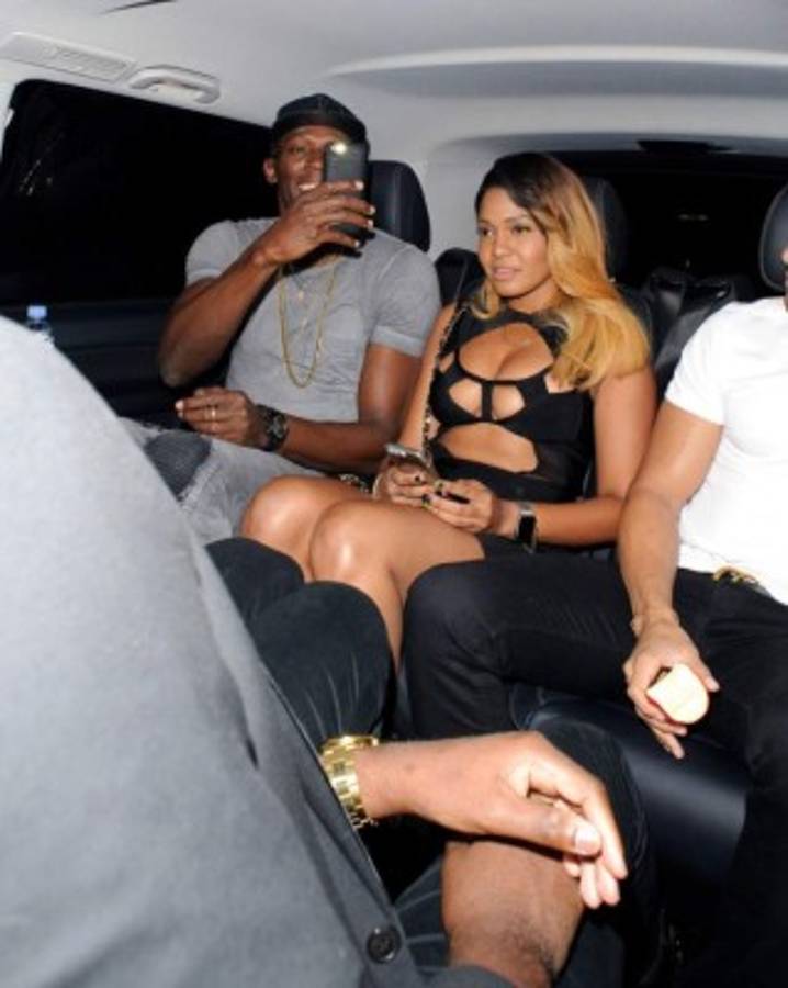 Fotos: Usain Bolt sigue imparable, ahora se llevó diez chicas a su hotel en Londres