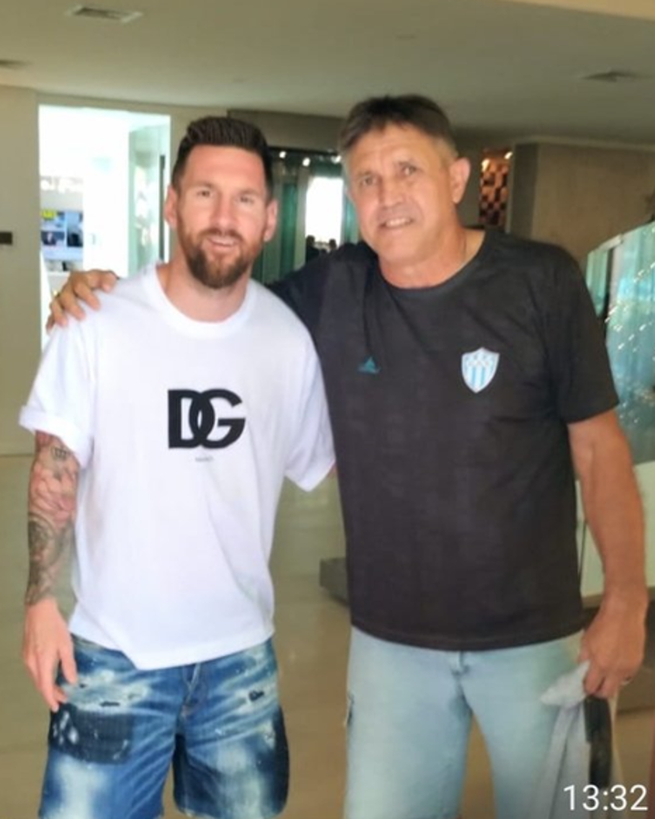 ¡Qué mala suerte! No pudo acompañar a su mamá a hacer un trámite y ella terminó en la casa de Messi: ‘‘Nunca me lo voy a perdonar’’