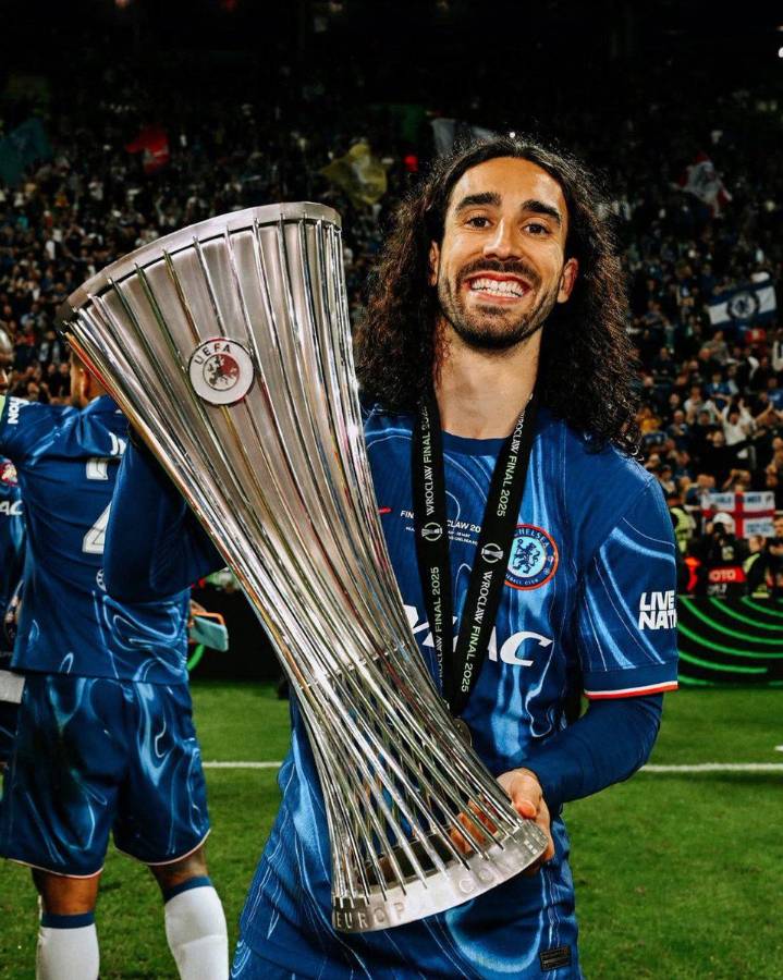 Cristiano Ronaldo celebra fichaje; Flick lo descartó, pero no se quiere ir del Barcelona y Müller firma con inesperado club