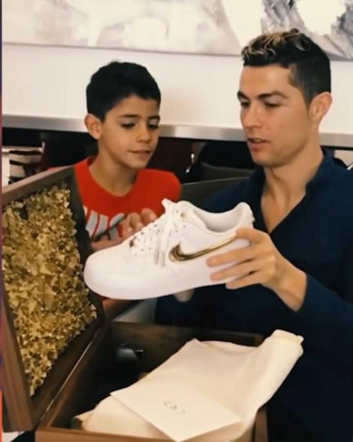 ¡Le gusta vestir caro! La vida de lujos que tiene Cristiano Ronaldo JR por su papá y así fue presentado en el United