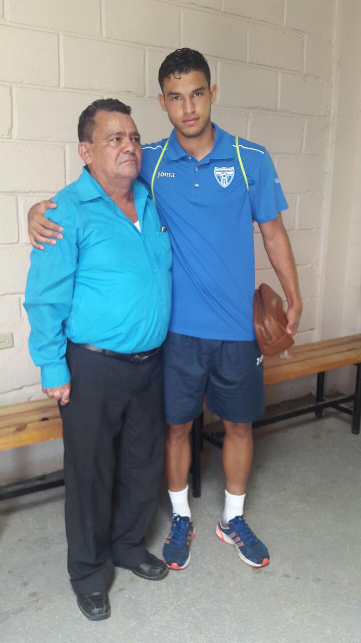 ¿Lo recuerdan? Darwin Espinal, el hondureño que fue convocado por Jorge Luis Pinto, reaparece ¡siete años después y siendo figura de su equipo!