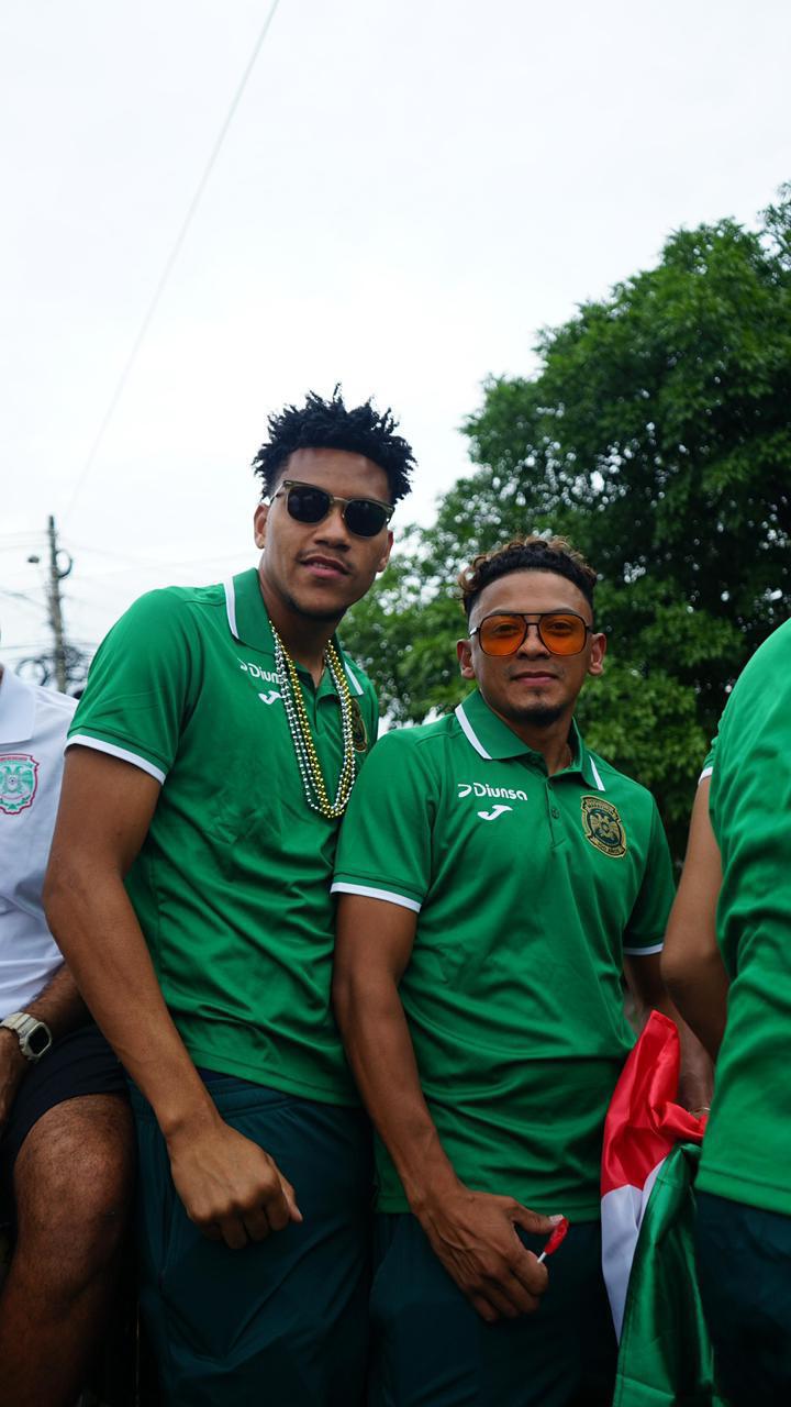 Marathón inaugura su mes de centenario: así fue la caravana del Monstruo Verde en San Pedro Sula; bellas chicas