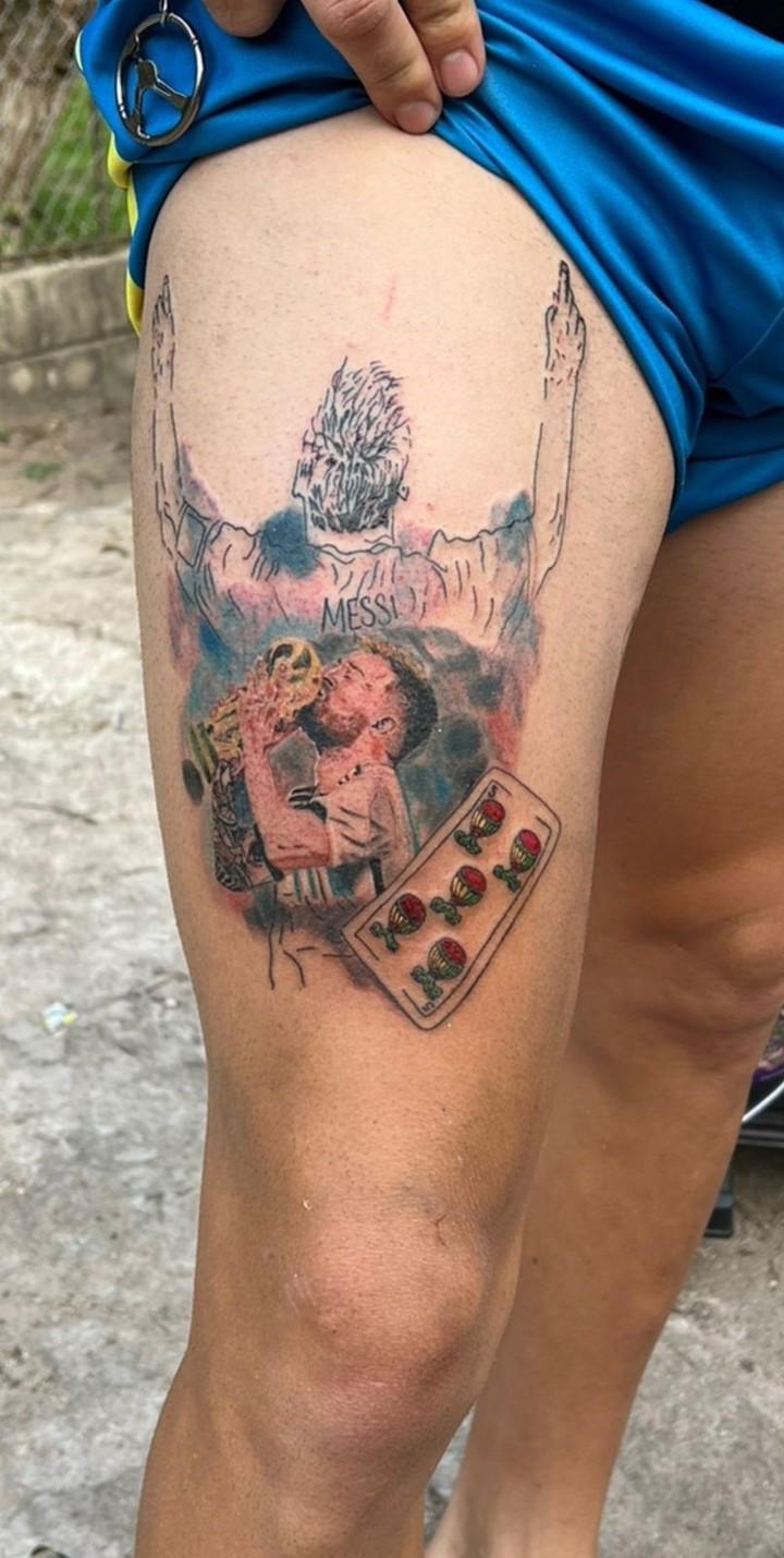 Así es el tatuaje que tiene Agustín Auzmendi de Lionel Messi.