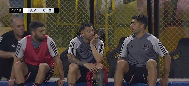 FOTOS: Viral abrazo de Messi con leyenda, el reencuentro con Suárez y colosal llenazo en El Salvador vs Inter Miami