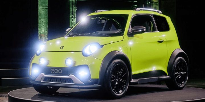 Así es la nueva máquina de Neymar: acompañado de la atleta más sexi del mundo y lució unas valiosas botas