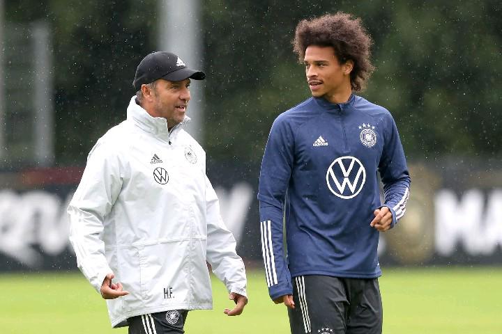 Hansi Flick dirigió a Sané en Bayern Múnich y en la selección alemana.