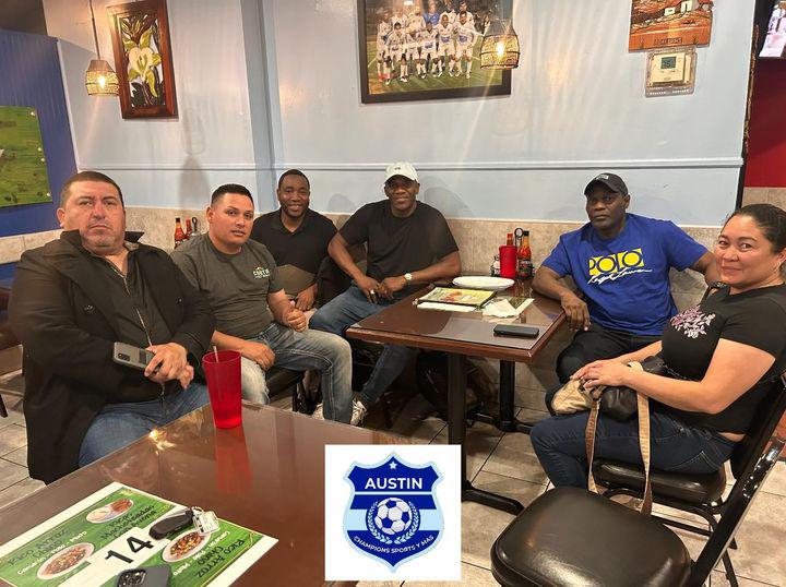 David Suazo, invitado de lujo de la New Orleans Cup y así comparte con los hondureños previo al sorteo del evento