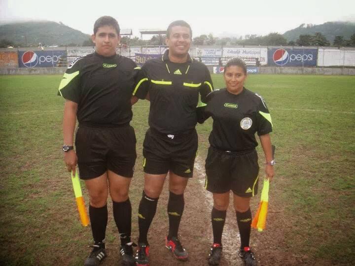 Fue uno de los héroes de Honduras en la Copa América 2001, se convirtió en árbitro y así es su vida