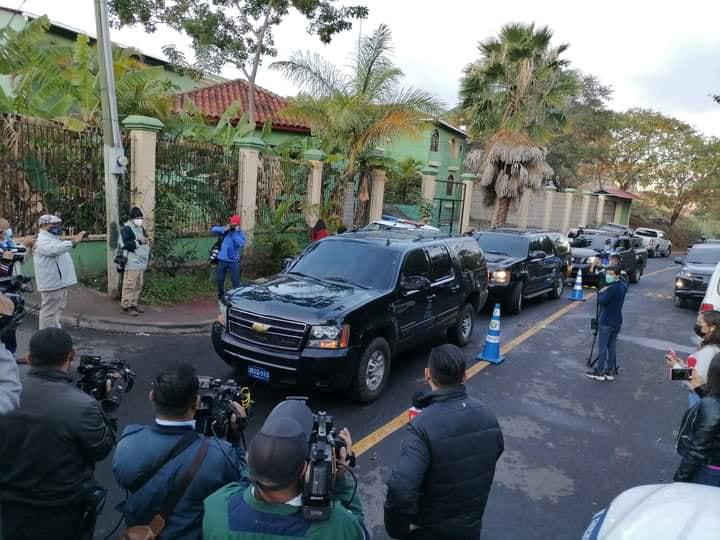 ¡Helicóptero, carros blindados y 700 policías! Así amanecieron las cercanías a la casa de Juan Orlando Hernández