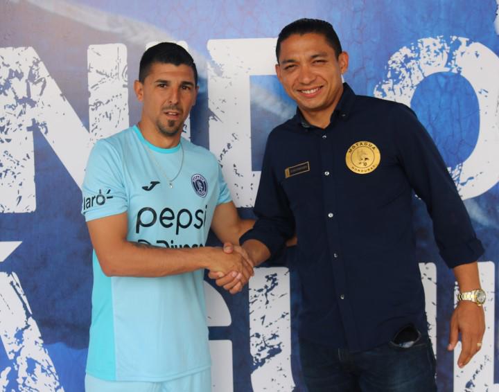 Fotos: Agustín Auzmendi y los nuevos fichajes ya lucen la camisa de Motagua; presentan al nuevo preparador físico
