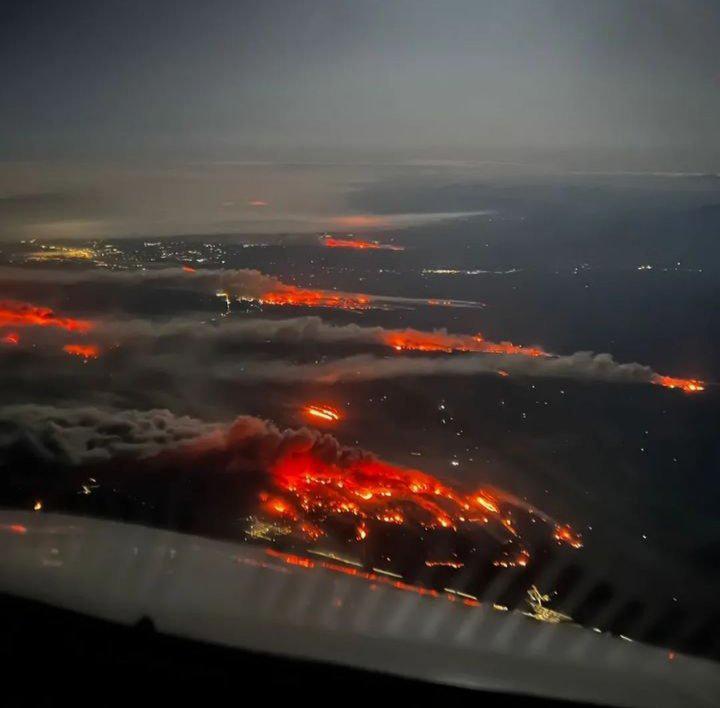 Las impactantes imágenes de los incendios forestales en Chile: 22 fallecidos, 554 heridos y personas escapan de sus casas