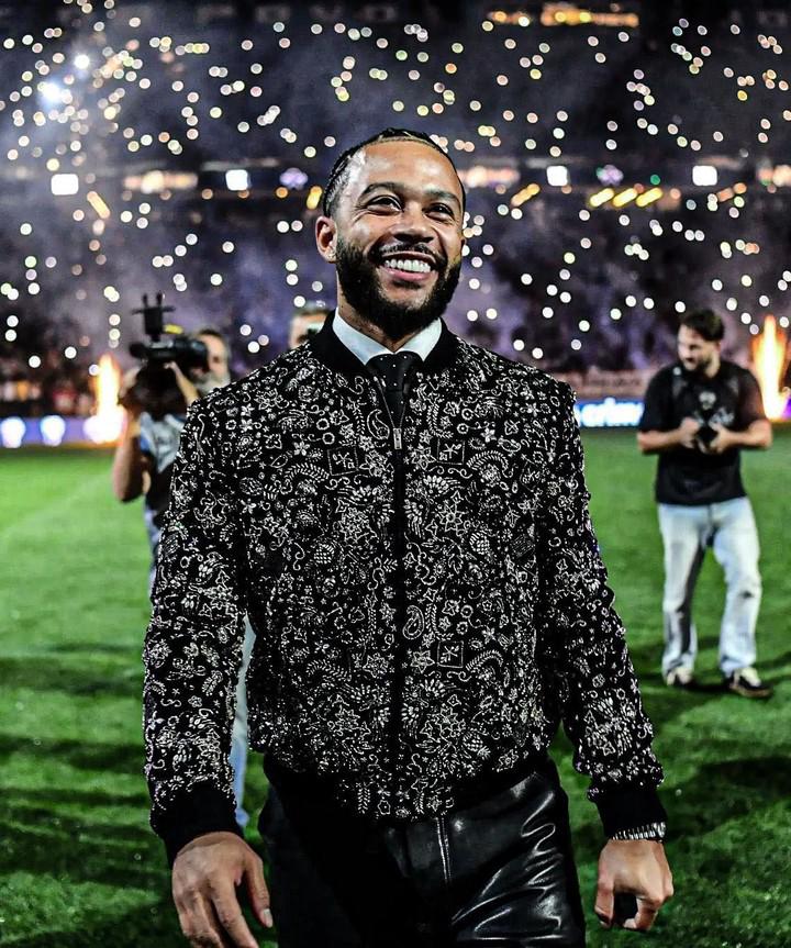 Revelaron las increíbles condiciones de Memphis Depay en su contrato con Corinthians: su salario es una locura