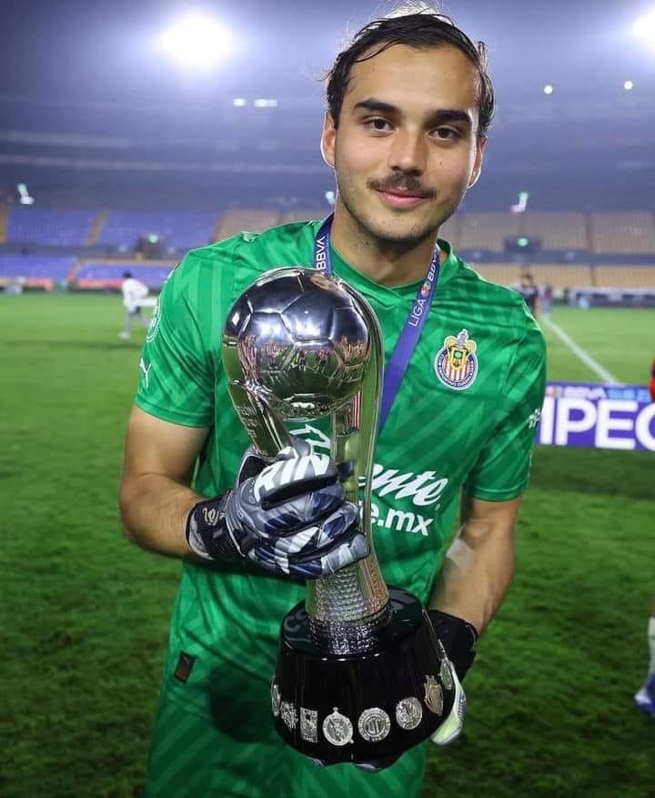 Chivas realiza tremenda barrida: los 10 jugadores que fueron borrados por Milito y los fichajes confirmados