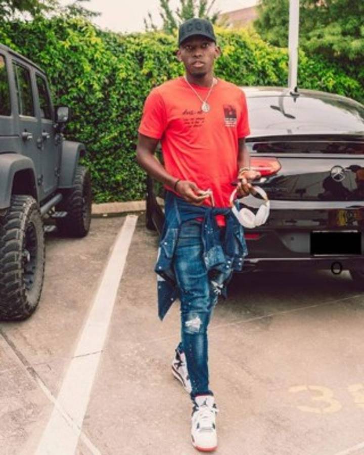 ¡Nueva máquina! Alberth Elis muestra su más reciente auto en redes sociales