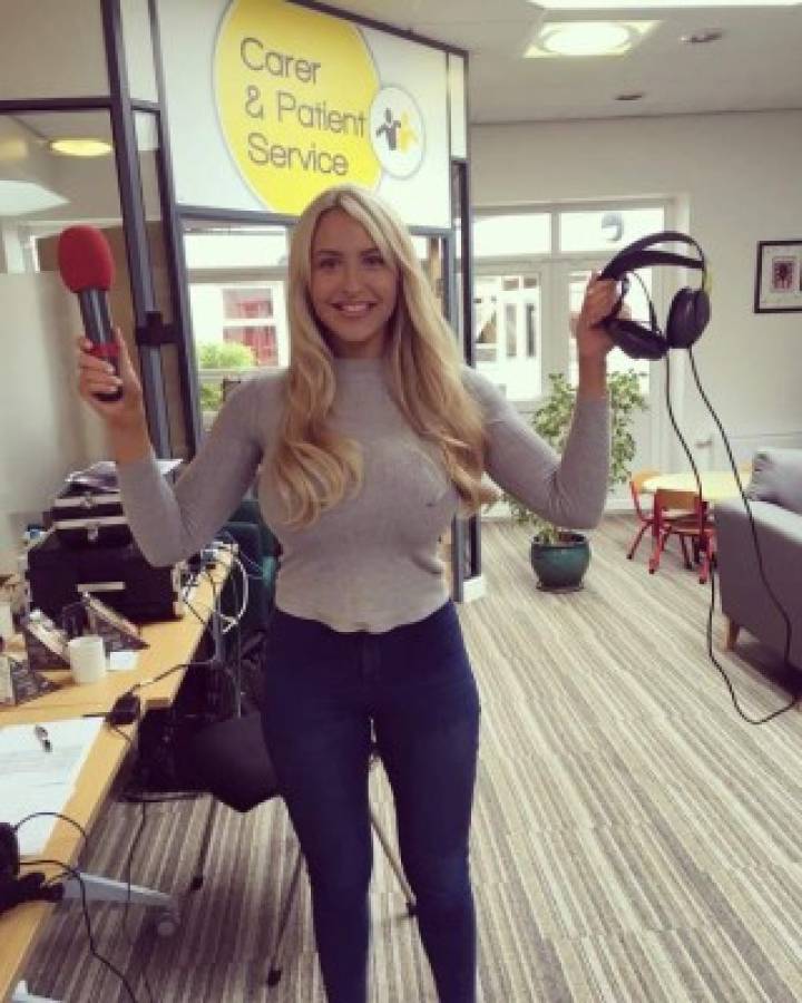 Emma Louise Jones, la sexy presentadora de Leeds TV que causa furor en redes