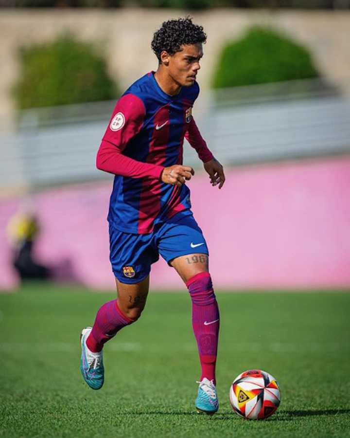 Hijo de Ronaldinho se marchó del Barcelona y tiene nuevo club en Inglaterra: firmó por dos años