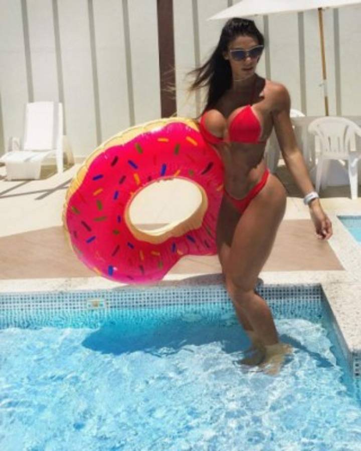 Ella es Carol Saraiva, la exuberante chica fitness que enloquece Brasil