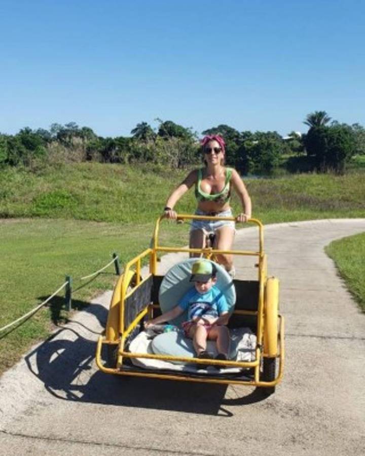 Las sensuales vacaciones de la pareja de Jonathan Rougier en Honduras