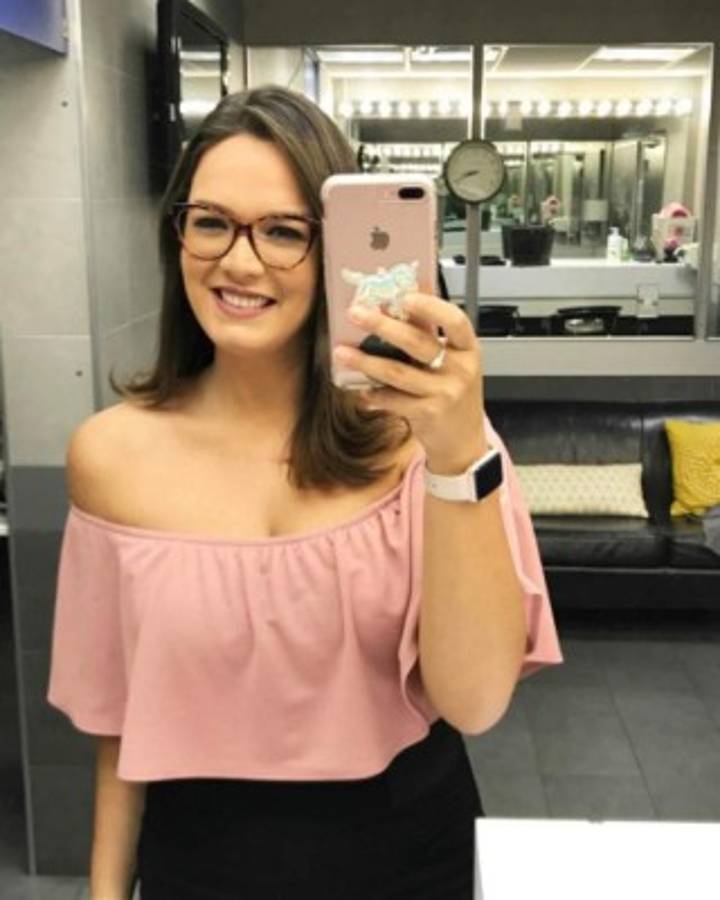 Estas son las hermosas presentadoras que calientan el Panamá-Honduras