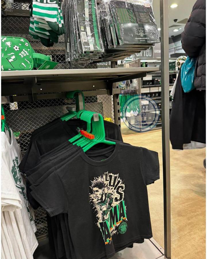 ¡Bichomanía! Luis Palma es sensación en Escocia: Celtic vende souvenirs suyos y los niños lo admiran
