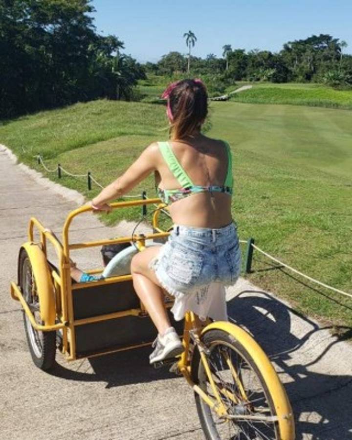 Las sensuales vacaciones de la pareja de Jonathan Rougier en Honduras