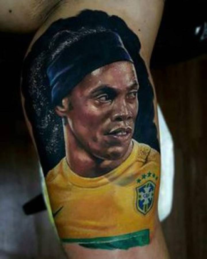 ¡LOCURA! Los estupendos tatuajes dedicados al astro brasileño, Ronaldinho