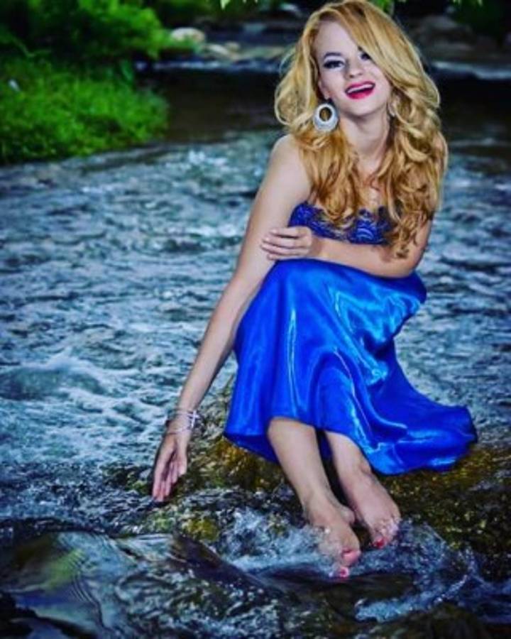 Así es Kristel Salcedo la sexi seguidora del Olimpia de Honduras