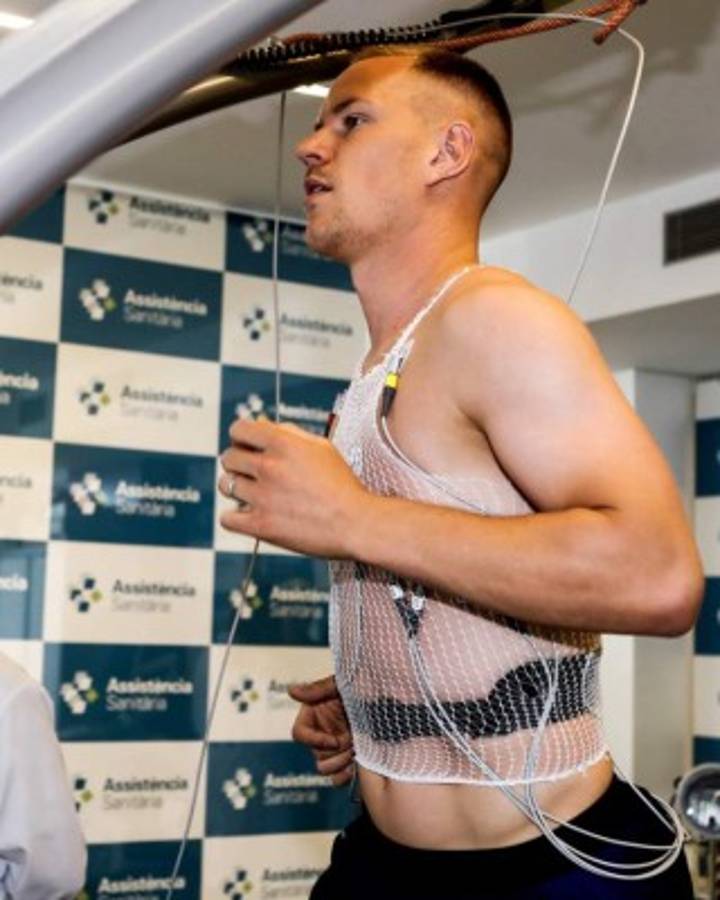 Las pruebas médicas, el mate con Dembélé y el emotivo abrazo de Rakitic, así recibieron a Griezmann en Barcelona