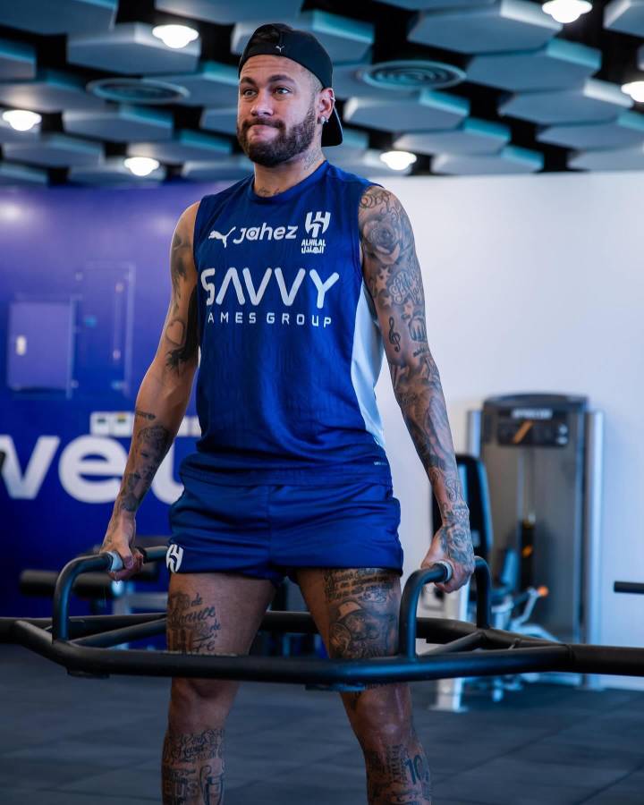 Los descartes de Hansi Flick, acuerdo del Barcelona con crack, bombazo de James y la inminente baja en Real Madrid