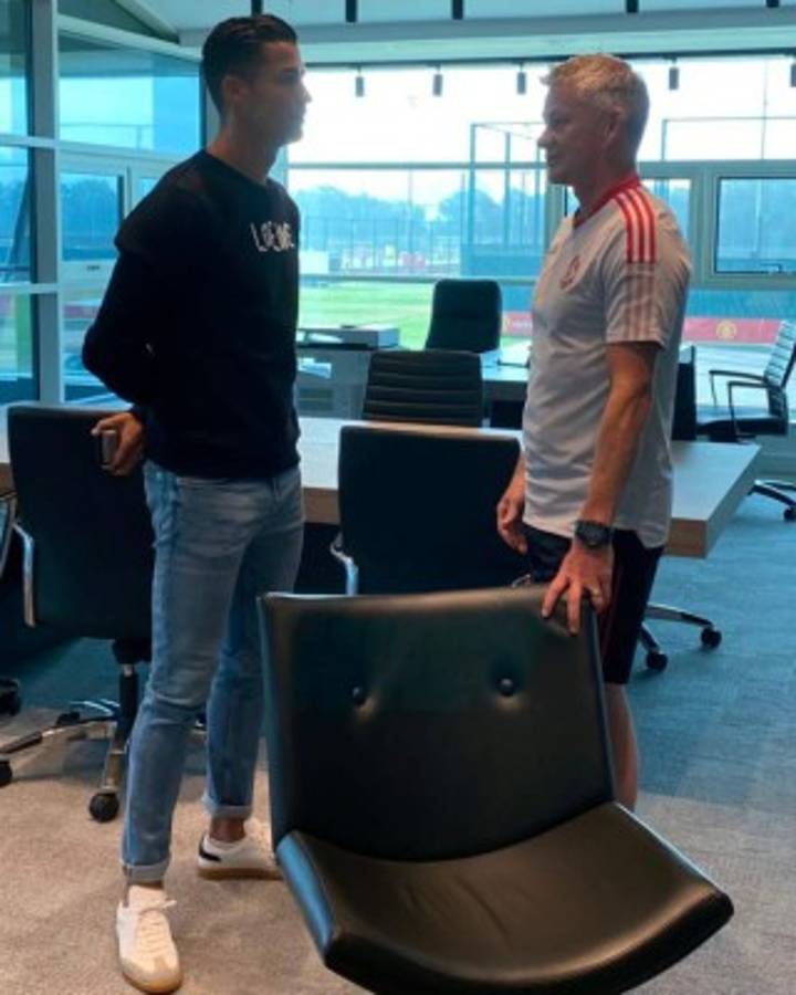 Imponente llegada y charla con el DT: Así fue el primer entrenamiento de Cristiano Ronaldo con el United  