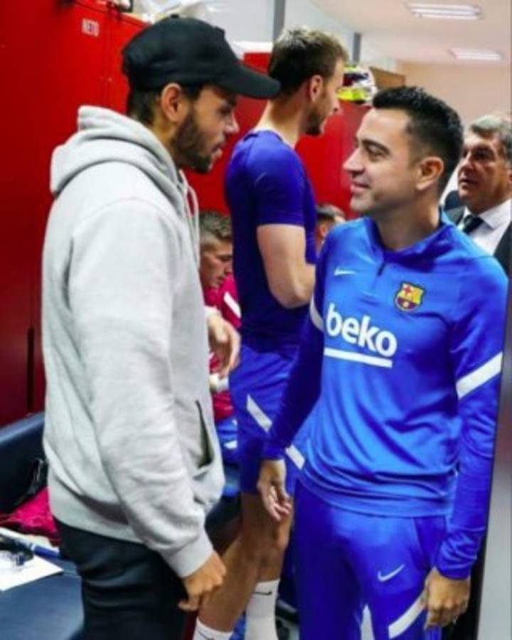 Dando el ejemplo: así fue el primer día de Xavi Hernández como entrenador del Barcelona y su bienvenida