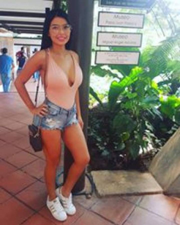 Ronaldinho y la sensual modelo tica que lo acompañó en una fiesta