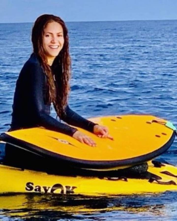 Shakira, pareja de Piqué, enciende Instagram con tres ardientes fotos en traje de baño