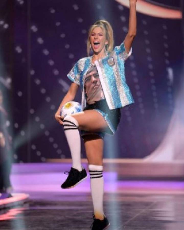 Miss Universo: La hermosa representante de Argentina rindió homenaje a Maradona con su traje