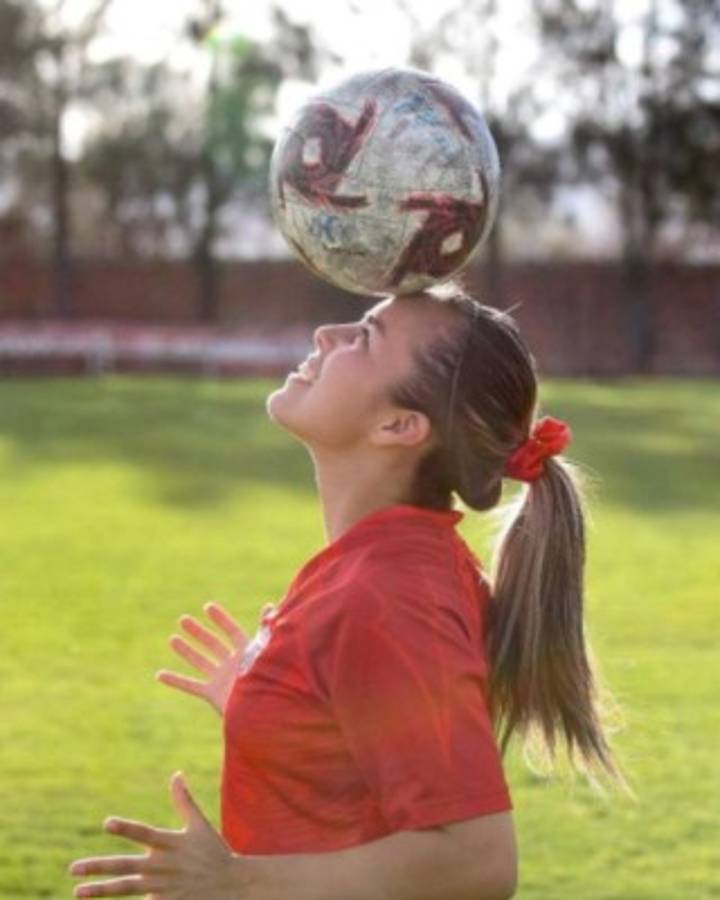 Jugadora mexicana rifa una camiseta para una operación de rodilla porque su club se negó a cubrir los gastos