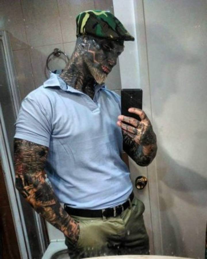 La impactante y aterradora transformación física de un fisiculturista que desea ser un ''extraterrestre negro''