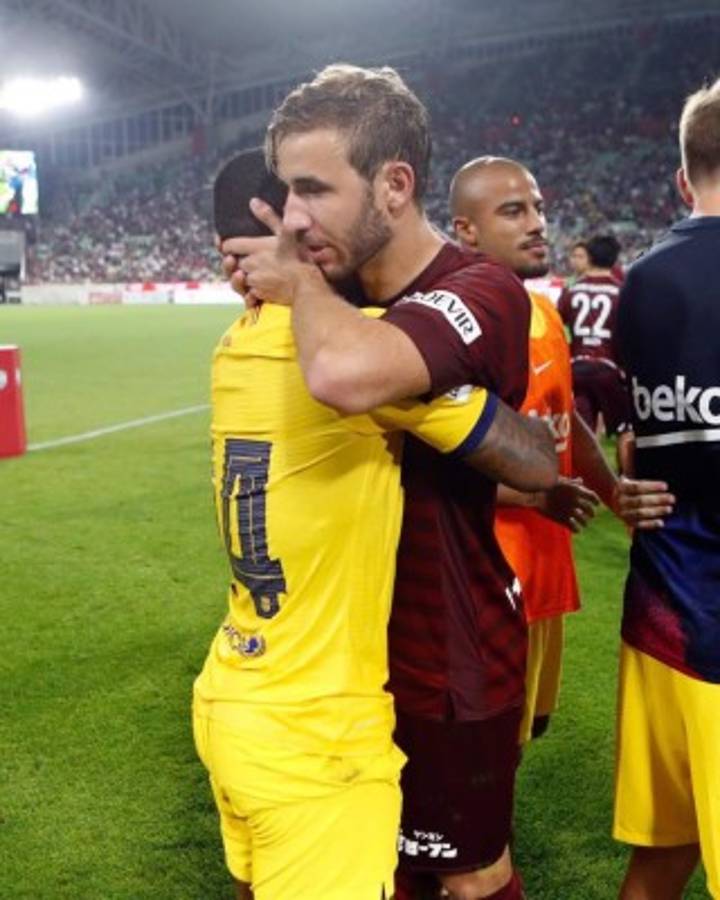 Fotos: El nuevo '7' del Barcelona, Iniesta y la emotiva noche en Japón