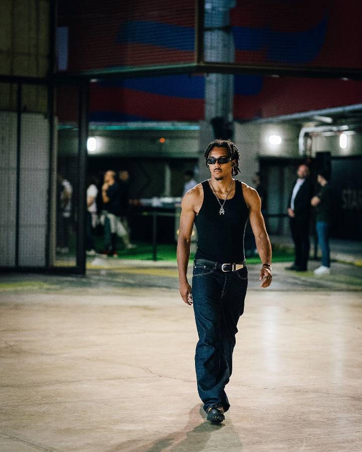 Koundé llegó con una falda a la concentración de Francia: “Me encanta buscarme a mí mismo”