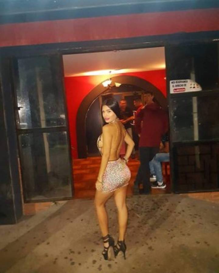 Ronaldinho y la sensual modelo tica que lo acompañó en una fiesta