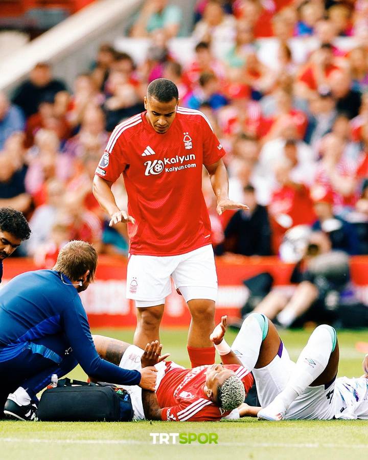 Durísimas imágenes: la escalofriante lesión de Danilo en la Premier League; tuvieron que cubrirlo con una lona