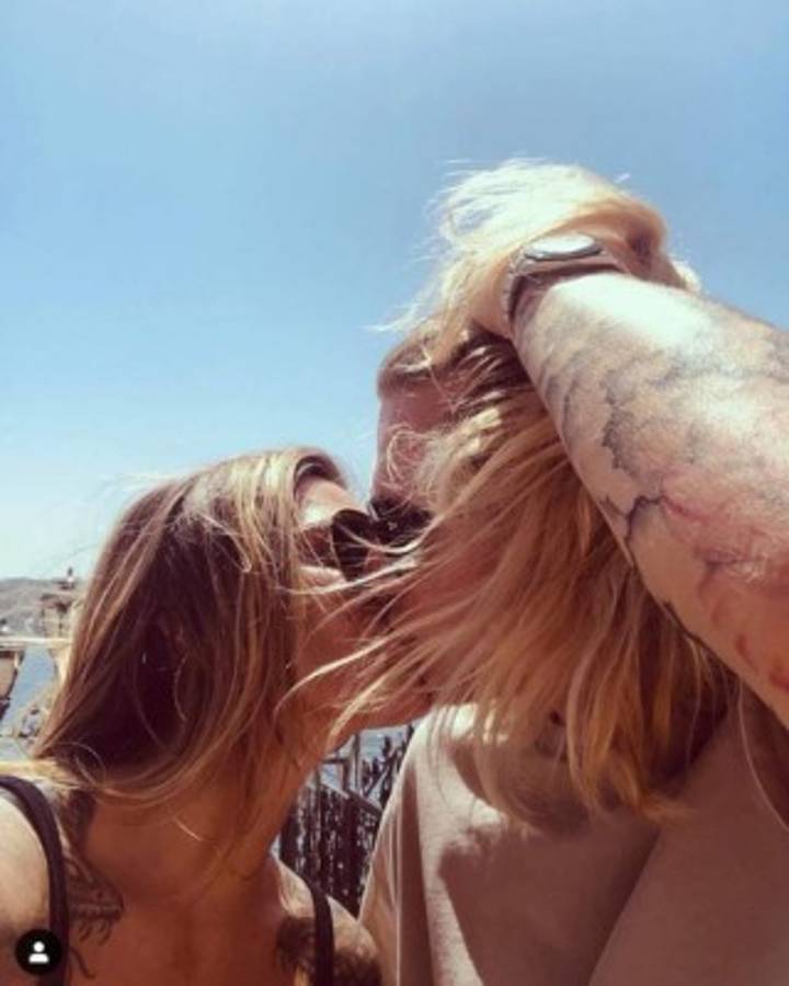 Fotos: Karius planta al Liverpool y se marcha a Grecia con su espectacular novia