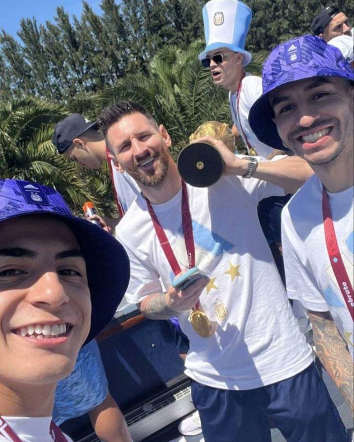 Cinco millones en la caravana de Argentina: Messi bebiendo alcohol, polémica foto de Otamendi y propuestas indecentes