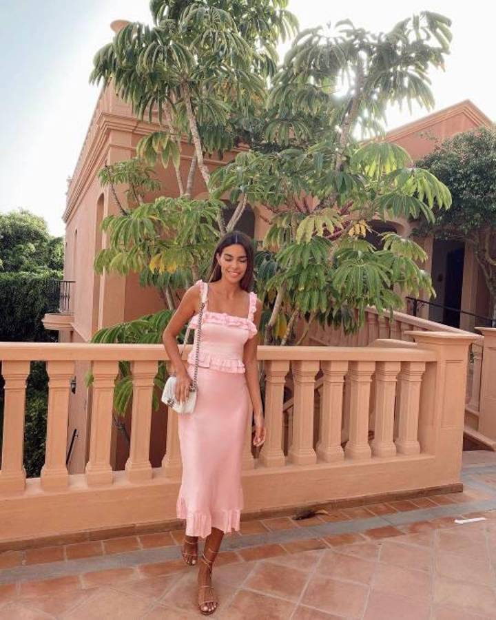 Dejó a estrella del fútbol tras un polémico caso y por infiel; ahora aparece besándose con otra chica