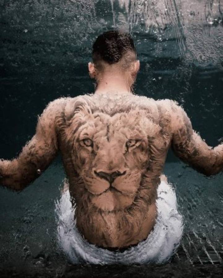 Bajo el agua, con perros y nuevo look: Así entrenan Memphis Depay y Haaland para la nueva temporada