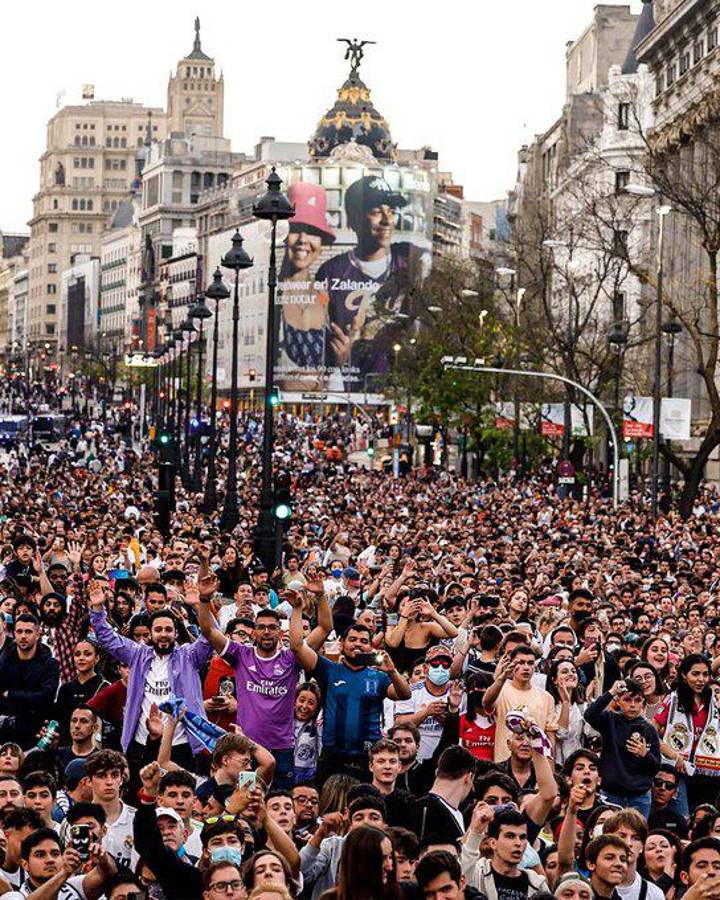 Nuevas fotos del festejo del Real Madrid: Regalo especial para Ancelotti y emotivo abrazo de Florentino Pérez con Marcelo