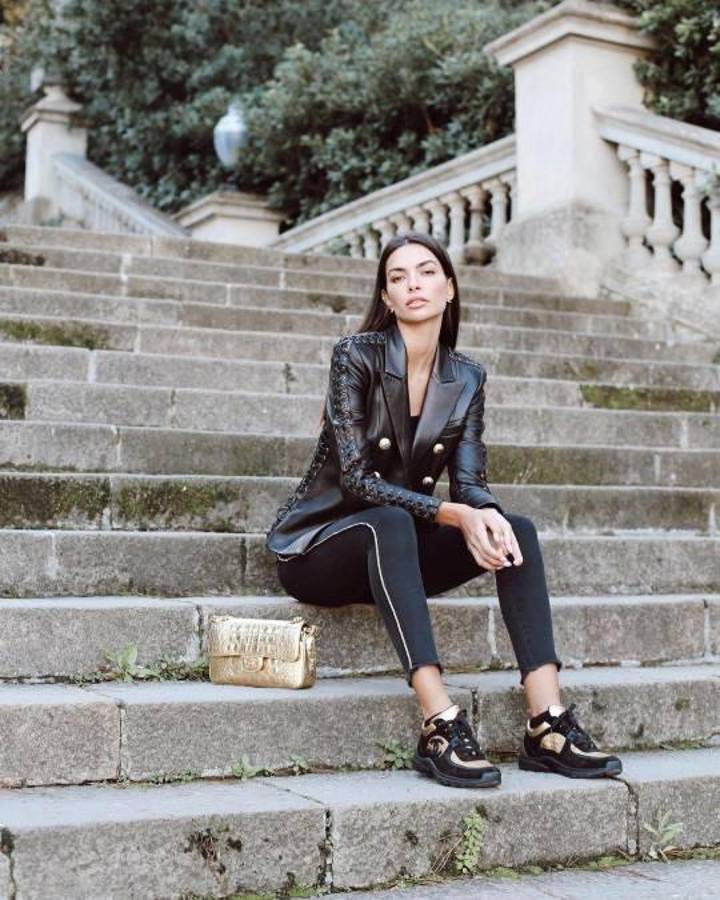 Dejó a estrella del fútbol tras un polémico caso y por infiel; ahora aparece besándose con otra chica