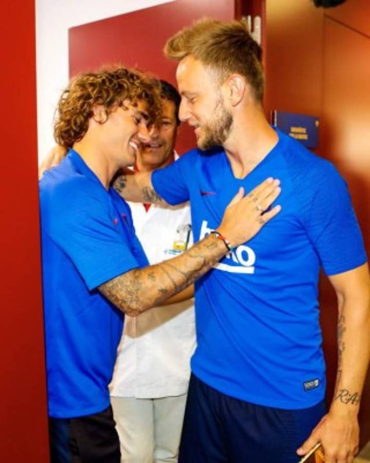 Las pruebas médicas, el mate con Dembélé y el emotivo abrazo de Rakitic, así recibieron a Griezmann en Barcelona